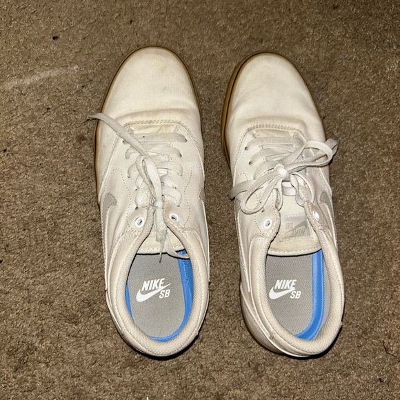 Nike Cream Sneakers with grey Sole size 10 - Picture 3 of 6